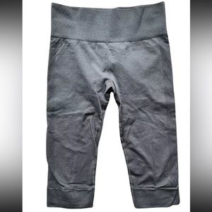 Lululemon Athletica Women's Cropped Leggings Capri Seamlessly Street Gray OS